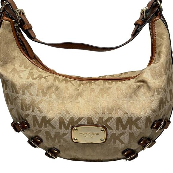 Michael Kors Logo with extra hardware EUC - Picture 4 of 9